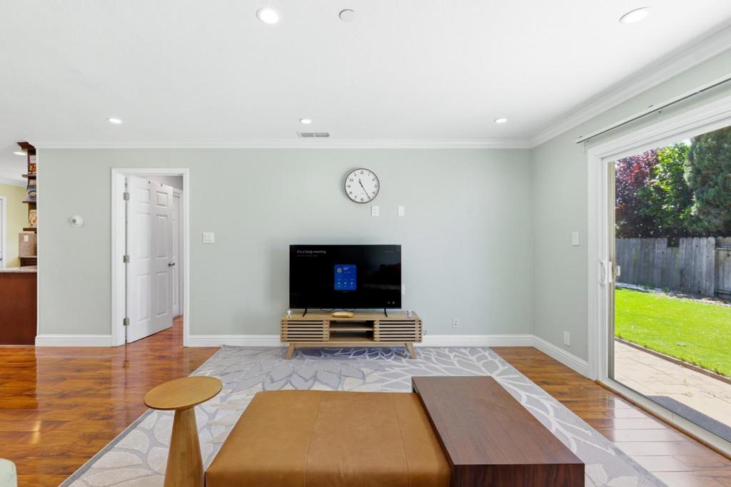 https://media.crmls.org/mediaz/5001a109-3fa1-4236-89cb-c772632a4dcf.jpg?preset=X-Large