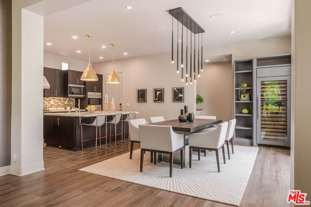 13042 W North Icon Circle, Playa Vista CA: https://media.crmls.org/mediaz/5001d227-9a94-4ae2-ab45-41568fe26ddb.jpg