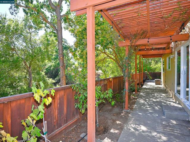 1084 Southdown Court, Walnut Creek CA: https://media.crmls.org/mediaz/5001f08d-0b27-49eb-b70e-292c7f2b1cfc.jpg