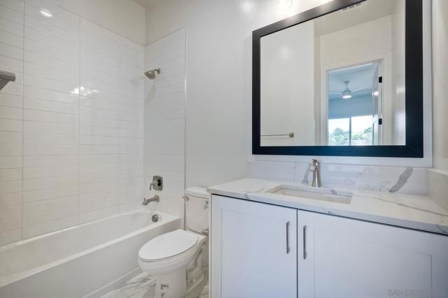 16350 Sage Trails Ct, Poway CA: https://media.crmls.org/mediaz/5001f996-b328-4e87-957f-7f83332b12f6.jpg