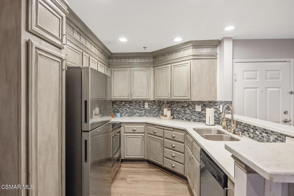 https://media.crmls.org/mediaz/50024fd9-c28b-489c-a104-60376ade9ade.jpg?preset=X-Large
