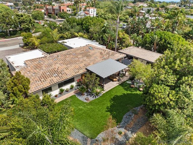 1180 Devonshire Dr, Encinitas CA: https://media.crmls.org/mediaz/5002616d-fd34-4ac7-bb70-38377b4e340e.jpg