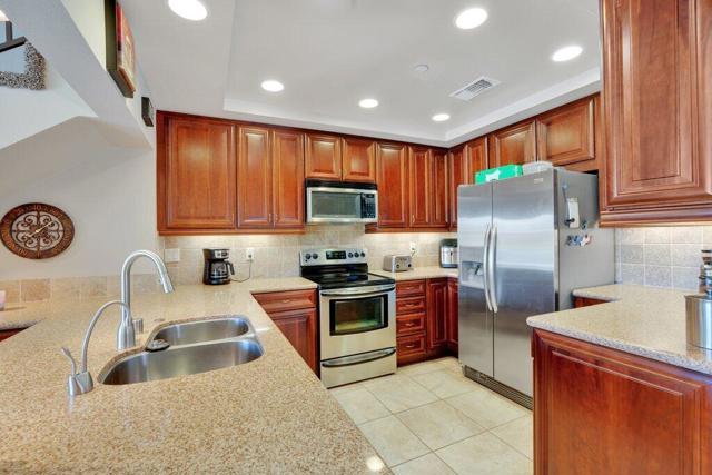 Image 4 of 33 For 77791 Woodhaven Drive