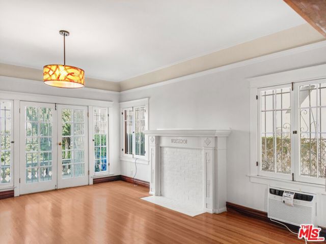 1944 Argyle Avenue, Los Angeles CA: https://media.crmls.org/mediaz/500357e5-0dd4-44e9-a2d7-2f02f49eb37d.jpg