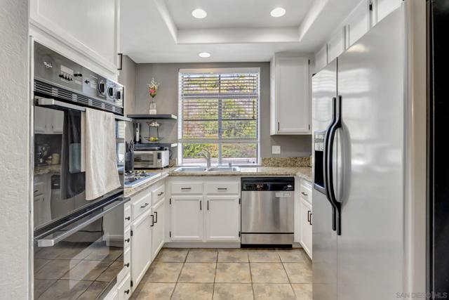 3432 Cameo Dr, Oceanside CA: https://media.crmls.org/mediaz/500364bf-cac8-40c4-bada-af9bf99d9914.jpg