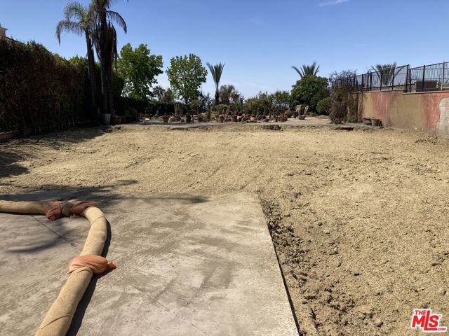 16814 Calle Bellevista, Pacific Palisades CA: https://media.crmls.org/mediaz/5003edfd-19eb-41ba-bfd2-ebde4cfe02e0.jpg