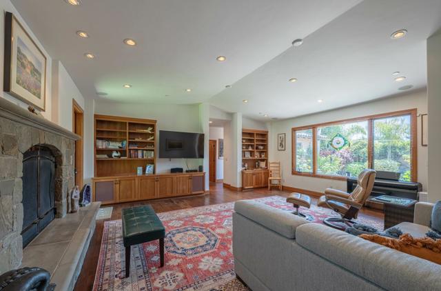 3 Playa Boulevard, Watsonville CA: https://media.crmls.org/mediaz/50040b55-6c10-4e9a-997a-2d7777977bf6.jpg