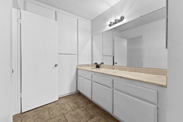 233 N Inez Street, Hemet CA: https://media.crmls.org/mediaz/50040dd4-be6f-46b6-be4c-62da15a403d7.jpg