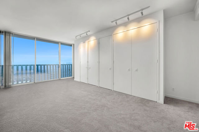 9255 Doheny Road, West Hollywood CA: https://media.crmls.org/mediaz/50046ce9-7b42-4285-a817-f46b343c014b.jpg