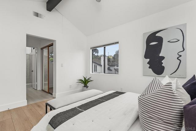 6422 CAMINITO LISTO, San Diego CA: https://media.crmls.org/mediaz/50046e5d-7e54-4780-84a5-471cc78b7031.jpg