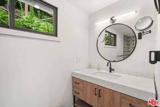 19817 Montau Drive, Topanga CA: https://media.crmls.org/mediaz/5004ebf2-eccb-4c1b-bf10-685a150f8fd7.jpg