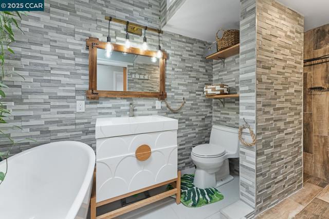 1923 28th Ave, San Francisco CA: https://media.crmls.org/mediaz/50058df3-c6ca-4db7-8a87-a8d373f5d897.jpg
