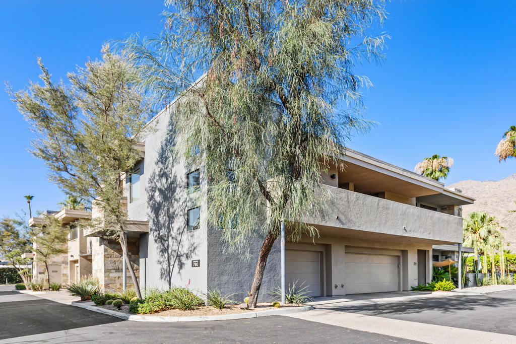 780 E Palm Canyon Drive #202