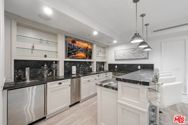 126 N Canyon View Drive, Los Angeles CA: https://media.crmls.org/mediaz/500642e3-4bd8-4abb-9bf1-36fc55bcab8d.jpg