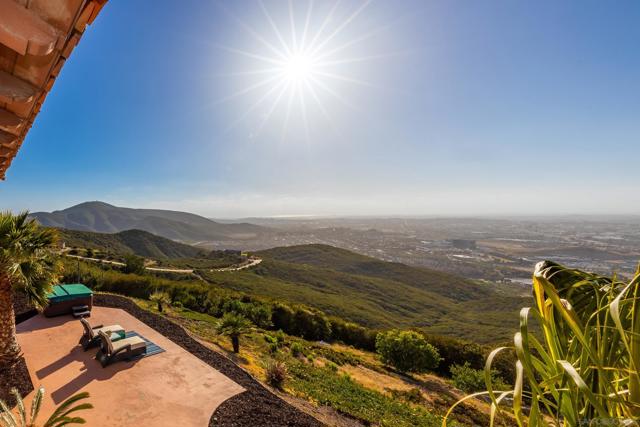 859 Cocos Dr, San Marcos CA: https://media.crmls.org/mediaz/5007020b-fa5c-4c09-9f51-54041403ce40.jpg