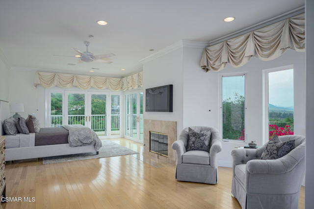 7111 Los Coyotes Place, Camarillo CA: https://media.crmls.org/mediaz/50073580-bc4d-4e78-8f37-7d1a55d2e1a5.jpg