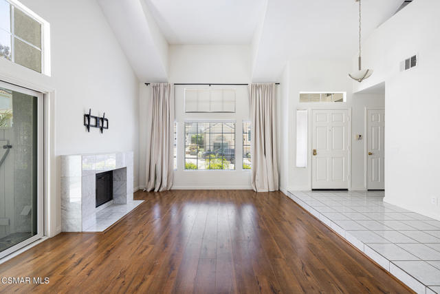 525 Myrtle Court, Oak Park CA: https://media.crmls.org/mediaz/50076598-8784-41ff-bfbf-38bce9cc88a1.jpg