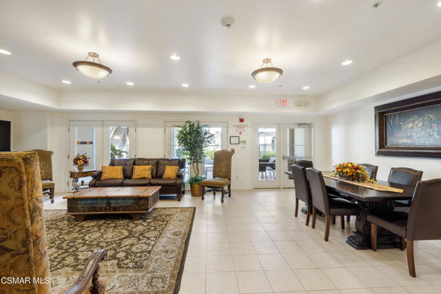 485 Country Club Drive, Simi Valley CA: https://media.crmls.org/mediaz/50076cbc-82e1-4eae-ab3c-fa202fdab956.jpg