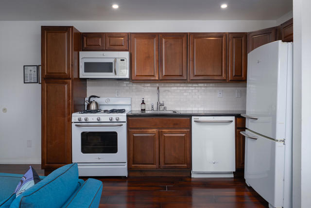 Image 4 of 13 For 471 Calle El Segundo C13