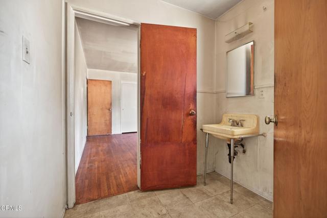 286 Homer Avenue, Ventura CA: https://media.crmls.org/mediaz/5008bbfc-95b0-4b8b-94e0-9cf84aff2f72.jpg