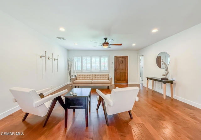 768 Brossard Drive, Thousand Oaks CA: https://media.crmls.org/mediaz/50092fcb-7b6e-4970-ac52-355ab7048081.jpg
