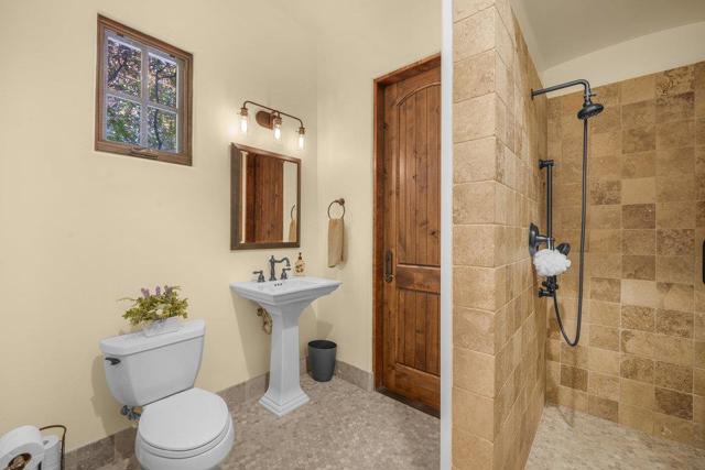 12240 Heritage Way, Gilroy CA: https://media.crmls.org/mediaz/50096e87-8244-4c17-9a5b-fc91c2a2f3df.jpg