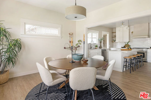 844 E Kensington Road, Los Angeles CA: https://media.crmls.org/mediaz/50096e99-4192-4ae7-9375-9fe95baa1ab1.jpg