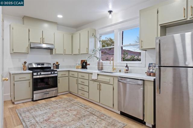 939 Ohio St, Vallejo CA: https://media.crmls.org/mediaz/50097367-55a4-4d8c-bad1-931d09a8a0e3.jpg