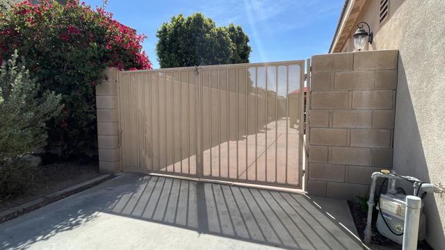 82549 Tivoli Court, Indio CA: https://media.crmls.org/mediaz/500a098e-5bcf-4691-ae8a-187c7fdd257d.jpg