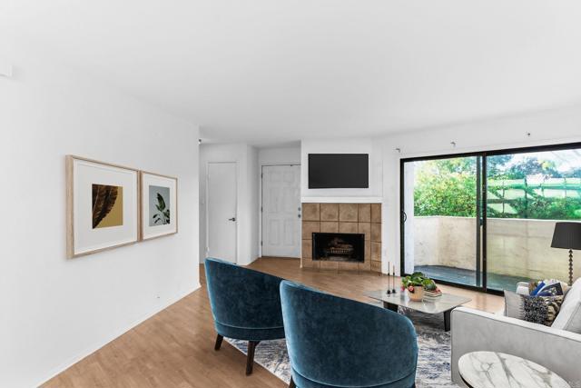 Detail Gallery Image 7 of 34 For 8427 via Mallorca #115,  La Jolla,  CA 92037 - 2 Beds | 2/1 Baths