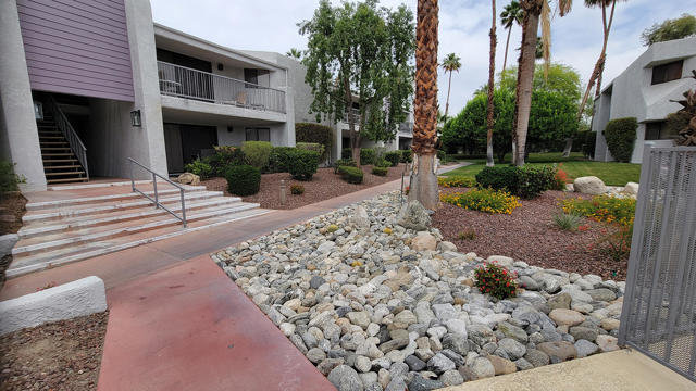 3155 E Ramon Road, Palm Springs CA: https://media.crmls.org/mediaz/500a707c-3c7a-4324-9b37-6273f37353e2.jpg