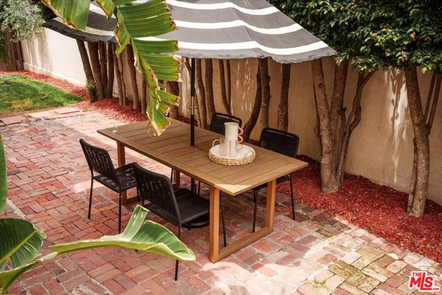 2268 Ben Lomond Drive, Los Angeles CA: https://media.crmls.org/mediaz/500b5644-ec21-4175-acb1-2d8b63eb3885.jpg