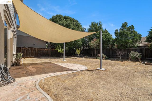 752 Jennifer Street, Brentwood CA: https://media.crmls.org/mediaz/500bf021-fea8-4fc2-a078-8ac6f7abe626.jpg