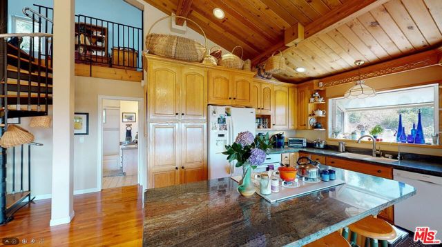 5850 Casitas Pass Road, Ventura CA: https://media.crmls.org/mediaz/500c4d1b-a7e4-428d-a835-57907bba6797.jpg