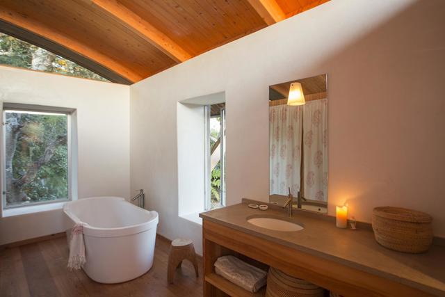 47320 Highway 1, Big Sur CA: https://media.crmls.org/mediaz/500c5655-b8a9-4eb8-999d-600e0677d6b0.jpg