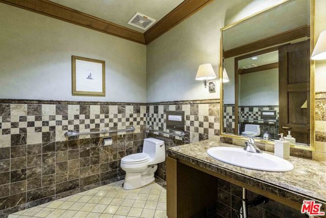 10727 Wilshire Boulevard, Los Angeles CA: https://media.crmls.org/mediaz/500c6a88-c33c-46ce-9b86-2085f99117a3.jpg