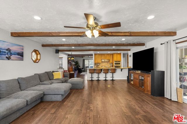 1197 Oriole Road, Wrightwood CA: https://media.crmls.org/mediaz/500cf52e-f1da-492b-bf7b-a72dd2eb259a.jpg