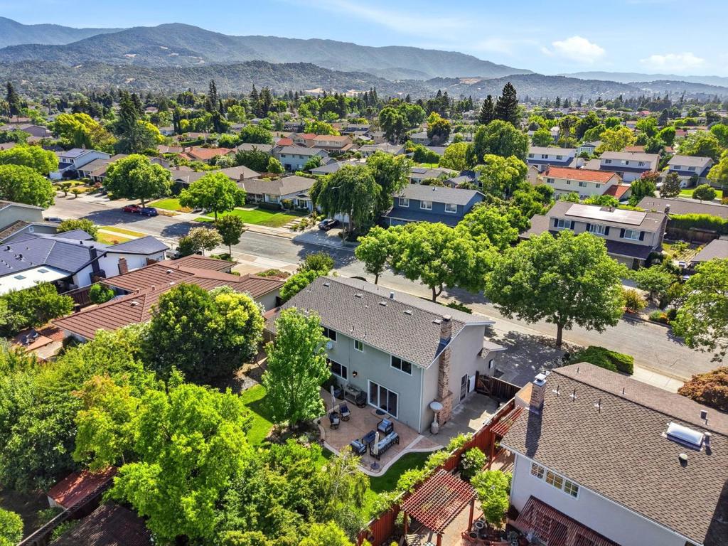 https://media.crmls.org/mediaz/500d538a-74f8-4788-acd1-ffa784f5aa86.jpg?preset=X-Large