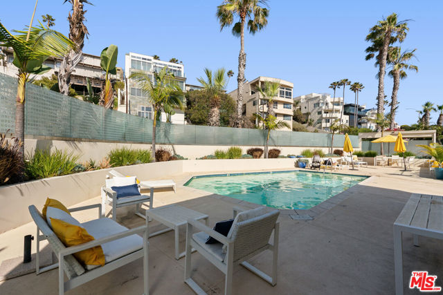 7301 Vista Del Mar, Playa del Rey CA: https://media.crmls.org/mediaz/500d56a9-fdc0-48e1-9828-2b52c69e9e5a.jpg