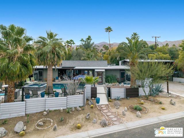 38613 Paradise Way, Cathedral City CA: https://media.crmls.org/mediaz/500d7113-8048-4823-8c2f-7692eb560a97.jpg
