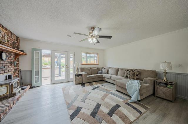 260 Paul Avenue, Salinas CA: https://media.crmls.org/mediaz/500dc2ba-6b79-45a3-ae27-223abdab6063.jpg