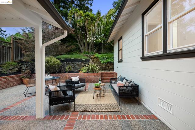 2333 Leimert Blvd, Oakland CA: https://media.crmls.org/mediaz/500ebc6c-aae5-4fb2-963f-23ad027776a3.jpg