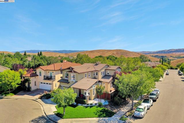 200 ARDEN CT, San Ramon CA: https://media.crmls.org/mediaz/500f5f1e-8842-4c70-9c9b-1eab44eeb379.jpg