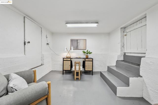 2705 Mathews St, Berkeley CA: https://media.crmls.org/mediaz/500f6397-50d4-4815-9dfd-8a9f967313a5.jpg