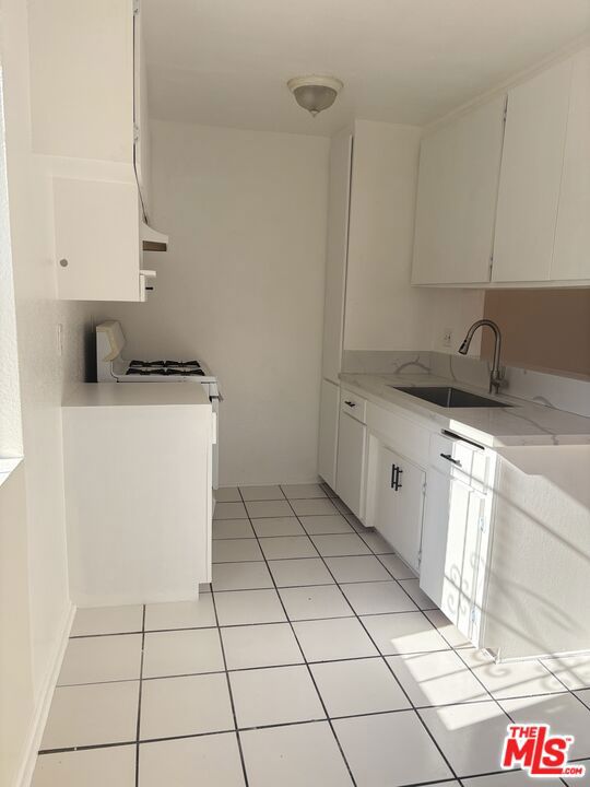 961 S Kenmore Avenue #3