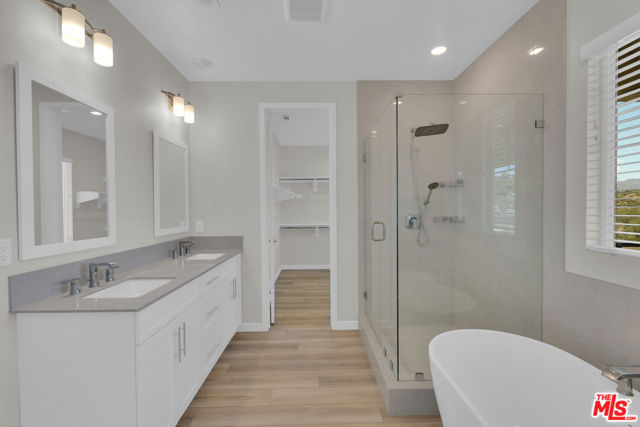 23755 Orange Blossom Drive, Newhall CA: https://media.crmls.org/mediaz/500fd0d0-ba0a-4d7d-9743-2fe0a30eed2c.jpg