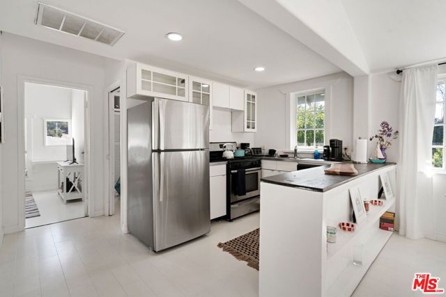2165 Valentine Street, Los Angeles CA: https://media.crmls.org/mediaz/50105a71-d78d-48a6-b53c-a55ccc1f07b9.jpg