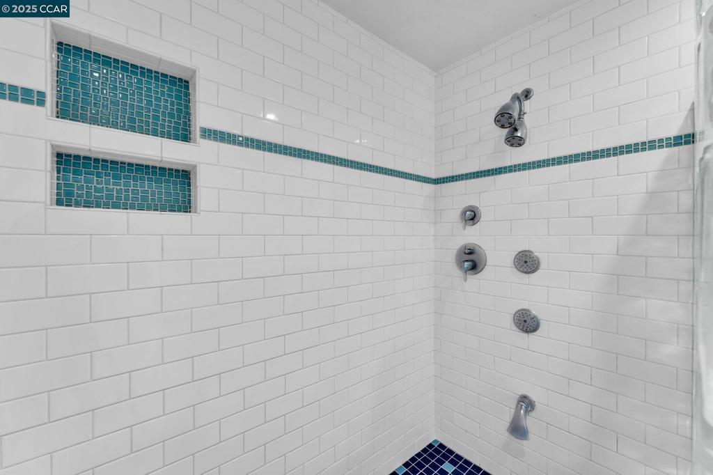 https://media.crmls.org/mediaz/5010c6c2-d23f-4ed5-ad6c-899fe3e9104b.jpg?preset=X-Large