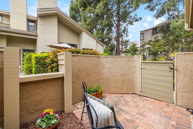 3330 Caminito Eastbluff, La Jolla CA: https://media.crmls.org/mediaz/50114363-f18f-4490-b7ed-86fcc3ad549d.jpg