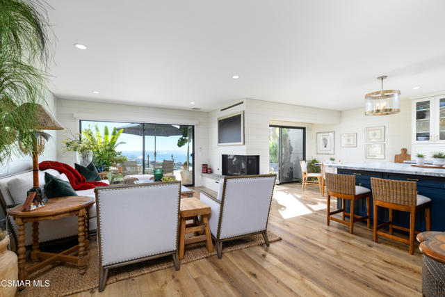 818 Caliente Lane, Ventura CA: https://media.crmls.org/mediaz/50114f51-a524-4fca-9fec-b765dfcf5d0a.jpg